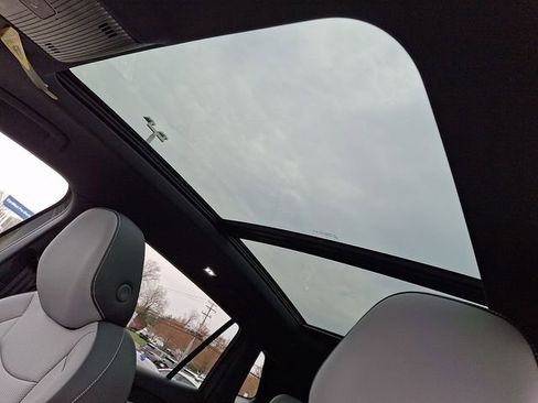 New 2026 Volkswagen Tiguan SE R-Line image 7