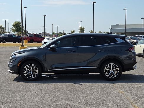 Used 2024 Kia Sportage EX FWD image 3