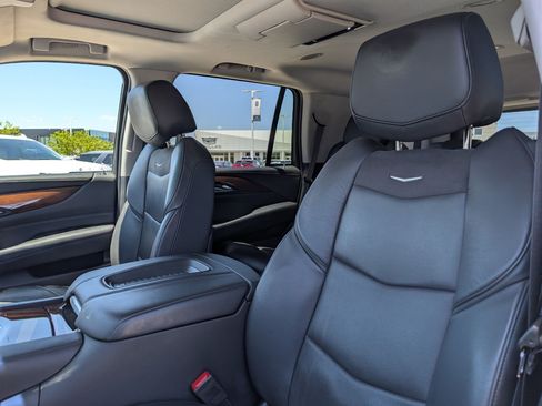 Used 2020 Cadillac Escalade Premium Luxury AWD/4WD image 26
