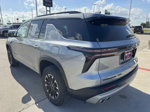 Used 2025 Chevrolet Traverse Z71 w/ Driver Confidence Package AWD/4WD image 8