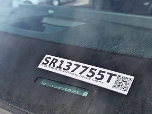 Certified 2025 Cadillac Escalade Premium Luxury w/ Touring Package image 15