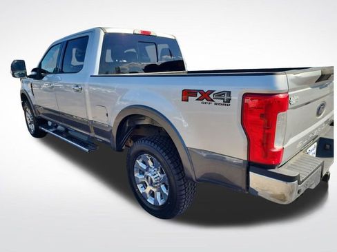 Used 2018 Ford F250 Lariat w/ Chrome Package image 4