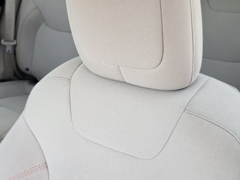 Used 2019 Jeep Cherokee Latitude w/ Popular Appearance Group FWD image 24