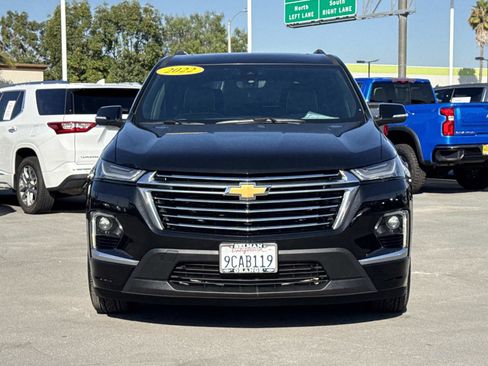 Used 2022 Chevrolet Traverse Premier image 2