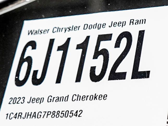 Used 2023 Jeep Grand Cherokee Altitude AWD/4WD image 30