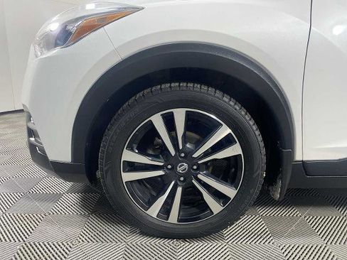Certified 2018 Nissan Kicks SV image 27