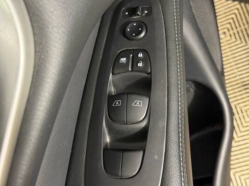 Used 2019 Nissan Pathfinder SV AWD/4WD image 34