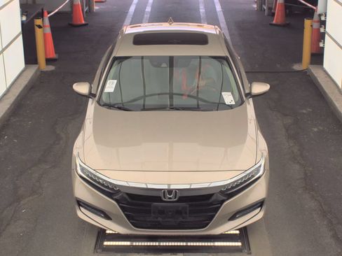 Used 2018 Honda Accord Touring image 2