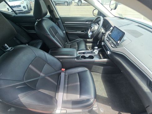 Used 2024 Nissan Altima 2.5 SR FWD image 11