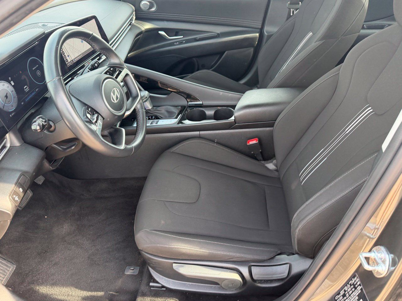 Used 2025 Hyundai Elantra SEL FWD image 18