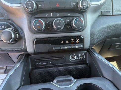 Used 2019 RAM 1500 Big Horn AWD/4WD image 17