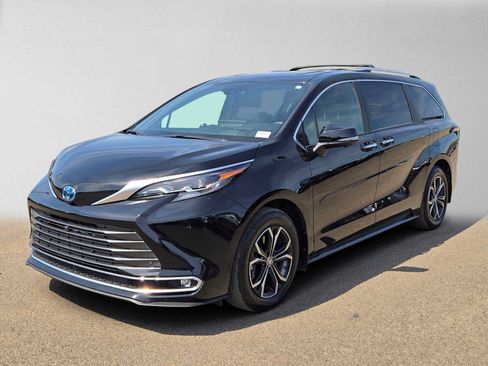 Certified 2025 Toyota Sienna Platinum AWD/4WD image 7