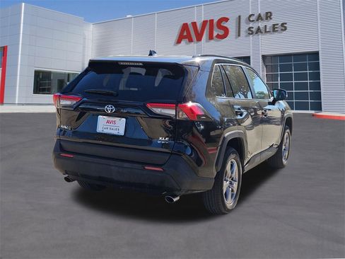 Used 2025 Toyota RAV4 XLE image 6