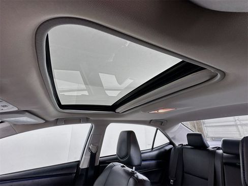 Used 2019 Toyota Corolla XSE image 13