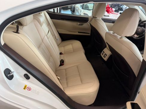 Used 2017 Lexus ES 350 w/ Luxury Package FWD image 32