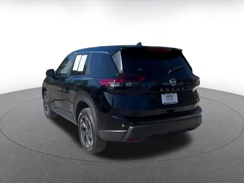 Used 2025 Nissan Rogue SV image 11