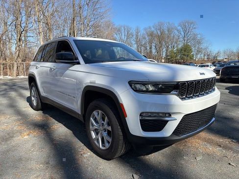 Used 2023 Jeep Grand Cherokee Limited image 2