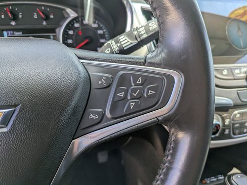 Used 2018 Chevrolet Equinox Premier FWD image 32