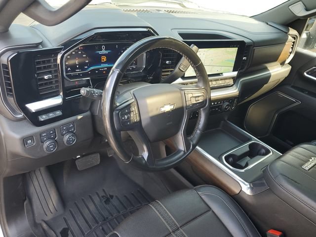 Used 2025 Chevrolet Silverado 3500 High Country w/ High Country Premium Package AWD/4WD image 6