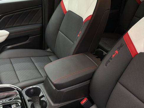 Used 2024 GMC Canyon AT4X image 27