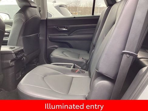 Used 2025 Toyota Grand Highlander AWD image 16