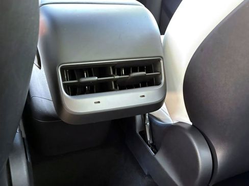 Used 2023 Tesla Model Y Long Range AWD/4WD image 34