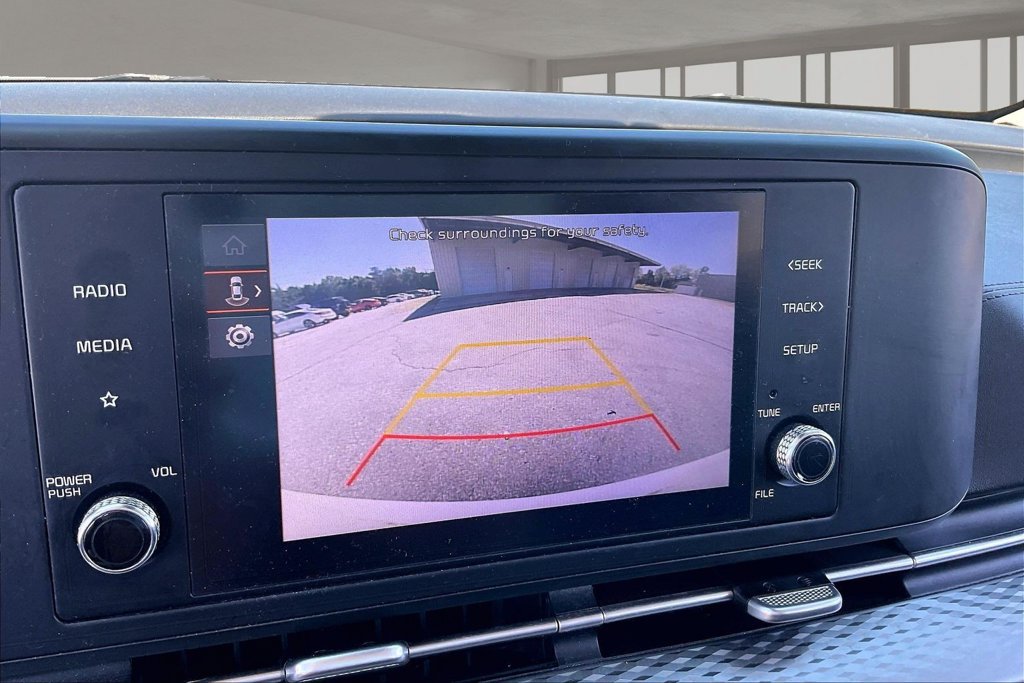 Used 2024 Kia Carnival LX FWD image 14