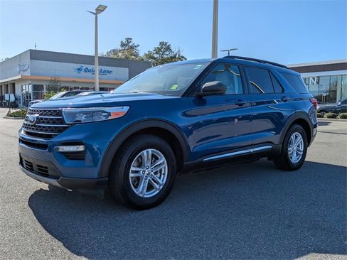 Certified 2021 Ford Explorer XLT w/ Equipment Group 202A image 8