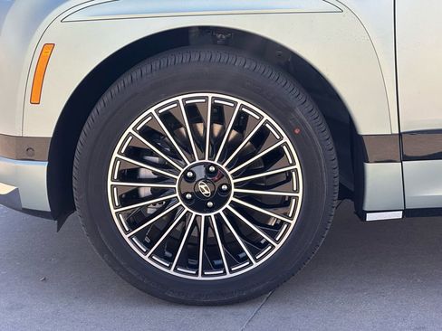 Certified 2026 Hyundai Ioniq 9 Calligraphy image 6