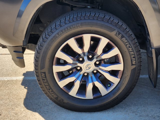 Used 2022 Toyota Tacoma Limited RWD image 10