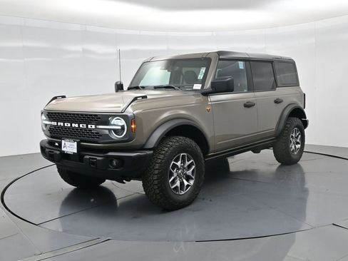 Used 2025 Ford Bronco Badlands image 2