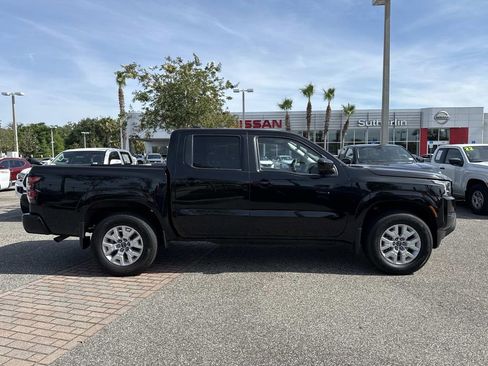 Certified 2022 Nissan Frontier SV w/ Technology Package AWD/4WD image 2