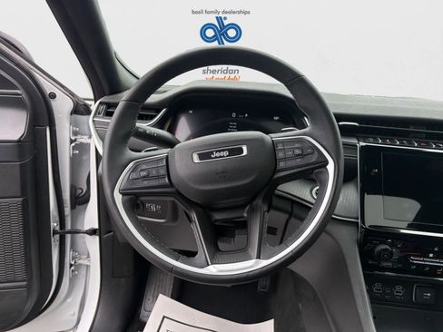 Used 2023 Jeep Grand Cherokee L Laredo AWD/4WD image 11