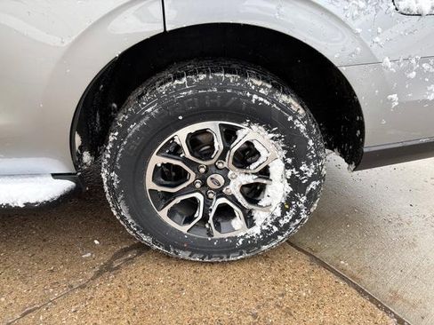 Used 2024 Ford Expedition XLT image 27