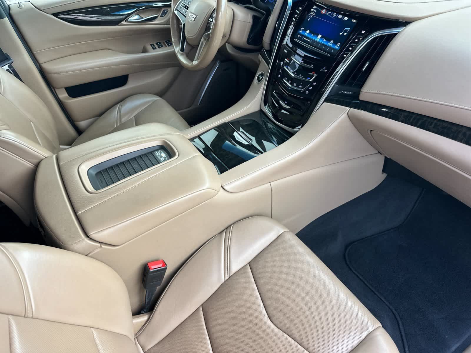 Used 2019 Cadillac Escalade ESV Platinum AWD/4WD image 17