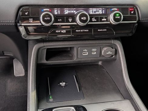 Used 2025 Honda Pilot EX-L image 8