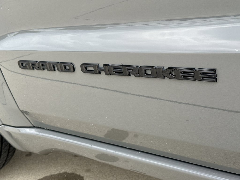 Used 2021 Jeep Grand Cherokee Laredo X AWD/4WD image 33