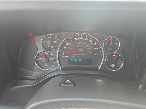 Used 2016 Chevrolet Express 2500 RWD image 19