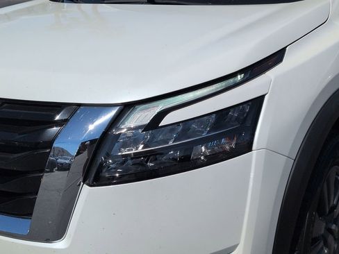 Used 2024 Nissan Pathfinder SV image 8