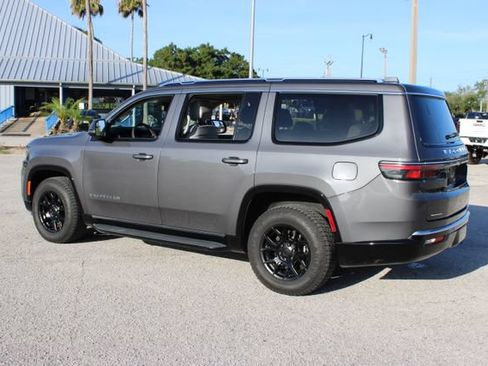 Used 2023 Jeep Wagoneer 4WD image 7