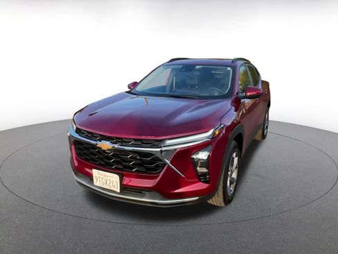 Used 2025 Chevrolet Trax LT w/ LT Convenience Package image 7