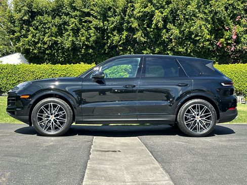Used 2026 Porsche Cayenne AWD/4WD image 2