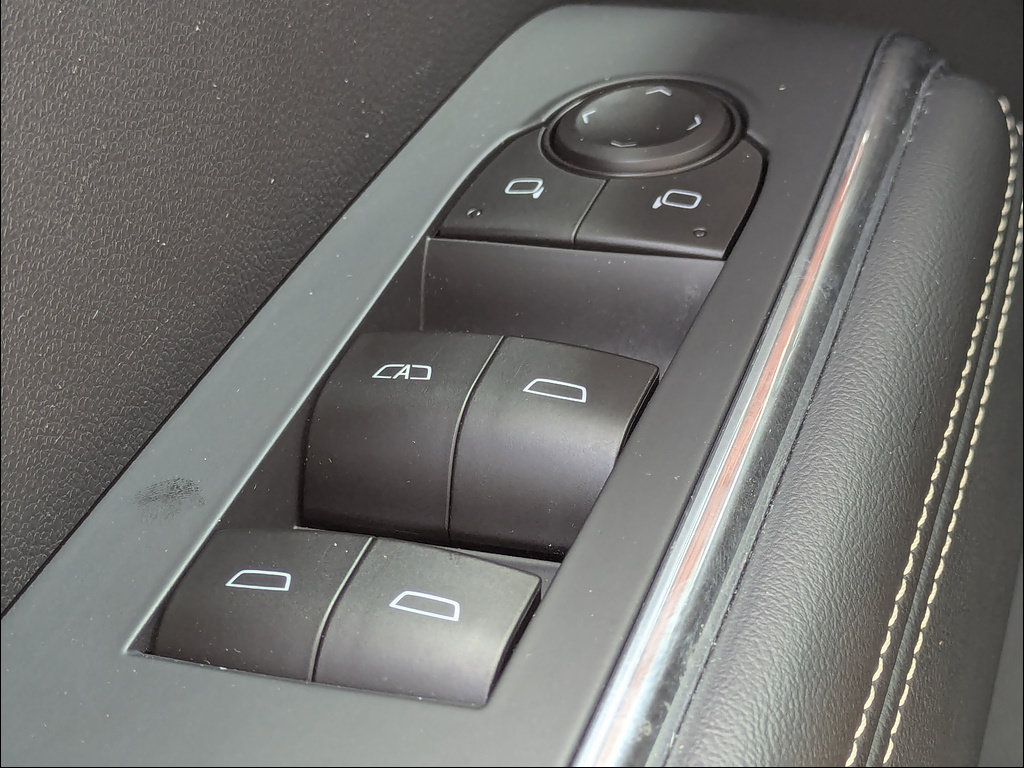 Used 2026 GMC Acadia Elevation w/ Elevation Premium Package FWD image 26