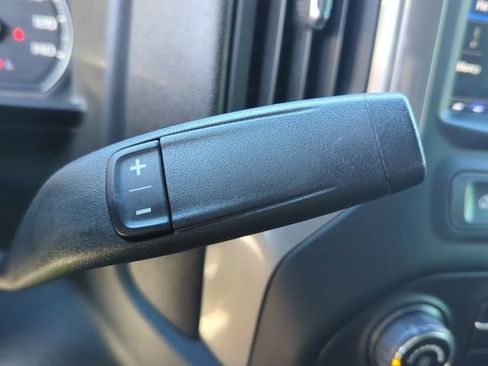 Used 2022 Chevrolet Silverado 2500 Custom w/ Custom Convenience Package image 9