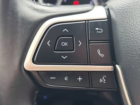 Used 2022 Toyota Highlander XSE FWD image 18