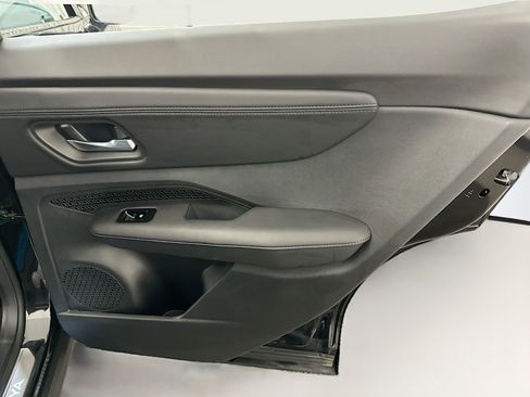 Used 2024 Nissan Ariya AWD image 31