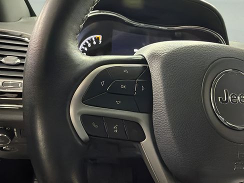 Used 2020 Jeep Grand Cherokee Overland AWD/4WD image 18