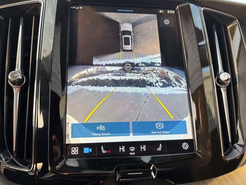 Used 2025 Volvo XC60 B5 Plus image 29