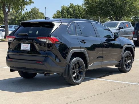 Used 2023 Toyota RAV4 LE FWD image 4