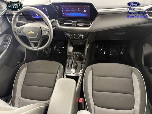 Used 2025 Chevrolet TrailBlazer LT AWD/4WD image 35